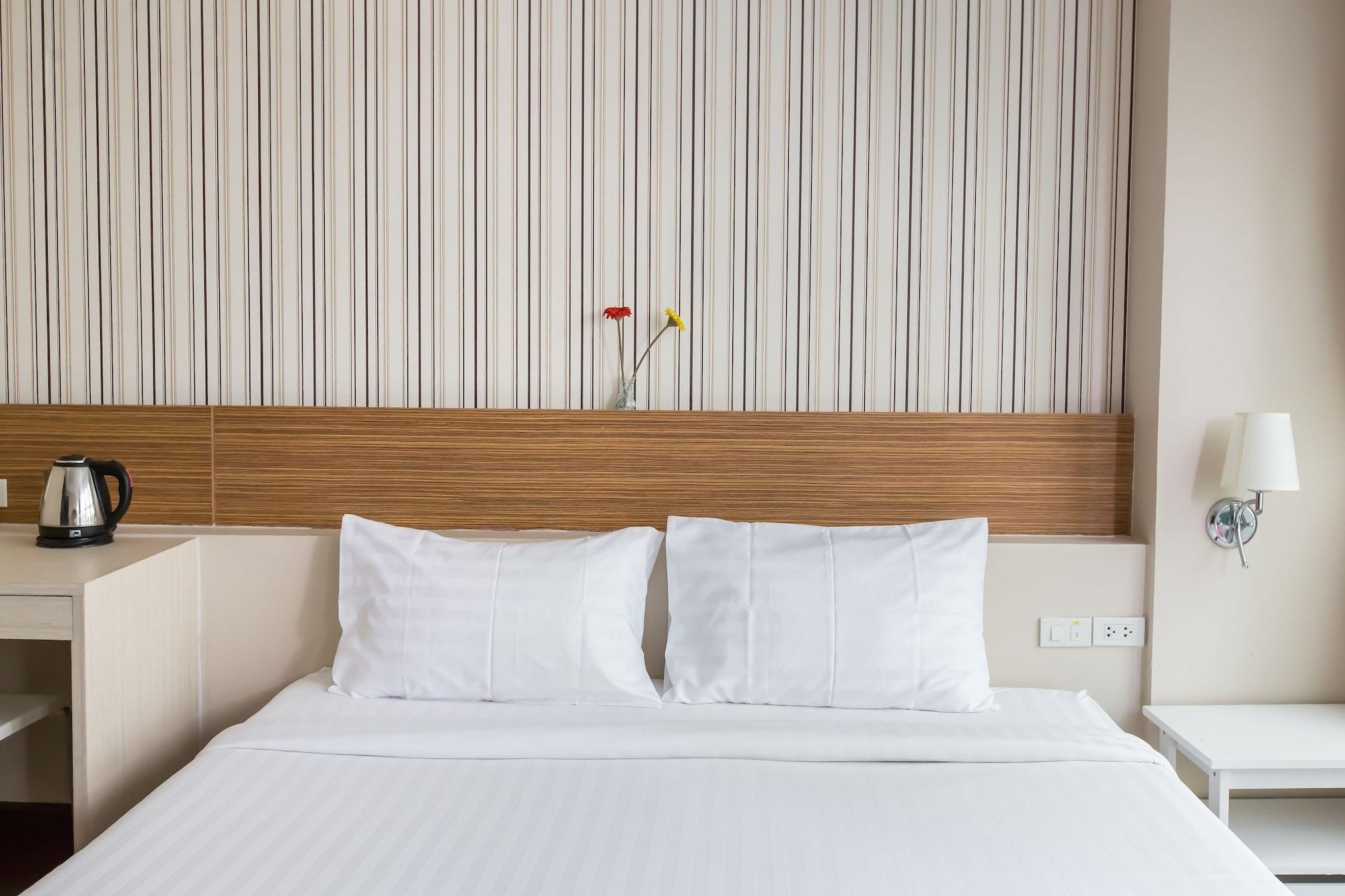 Snooze Hotel Thonglor Банкок Екстериор снимка