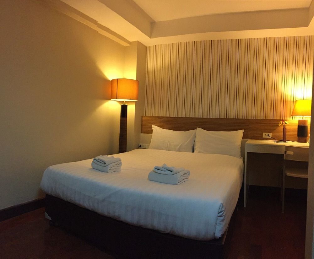 Snooze Hotel Thonglor Банкок Екстериор снимка