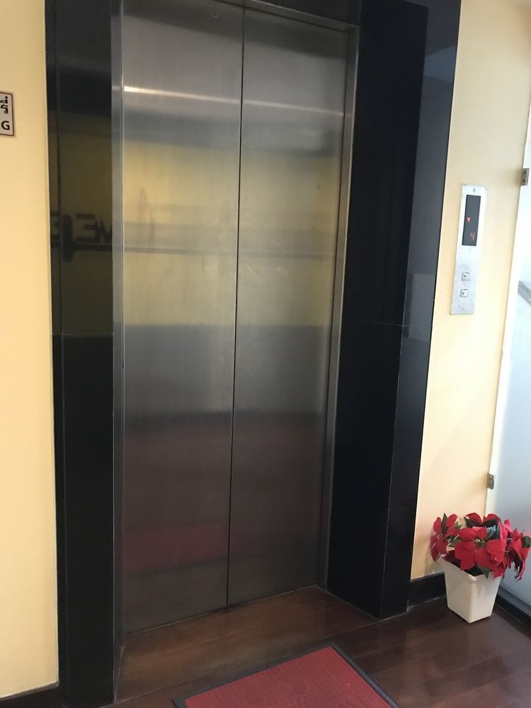 Snooze Hotel Thonglor Банкок Екстериор снимка