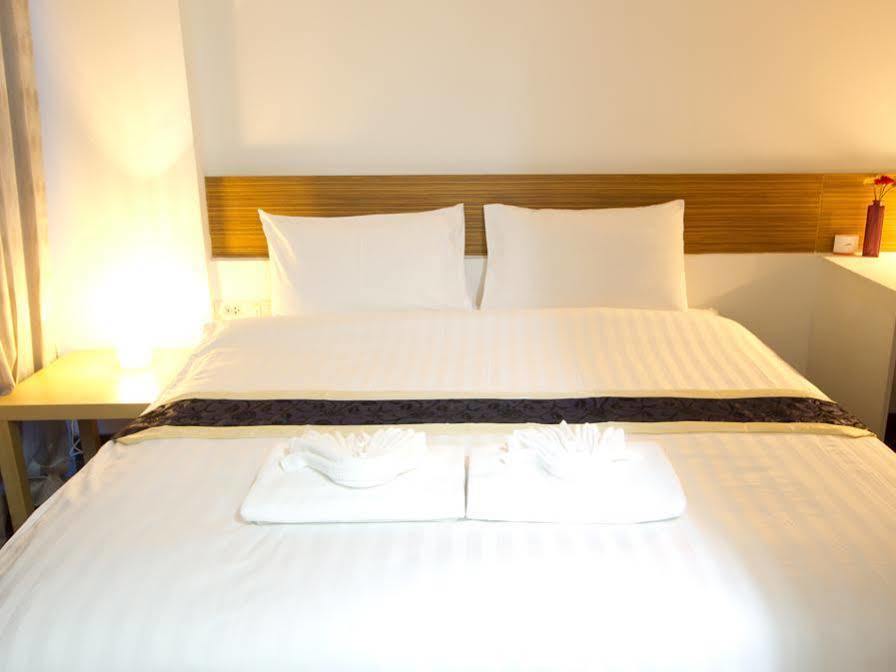 Snooze Hotel Thonglor Банкок Екстериор снимка
