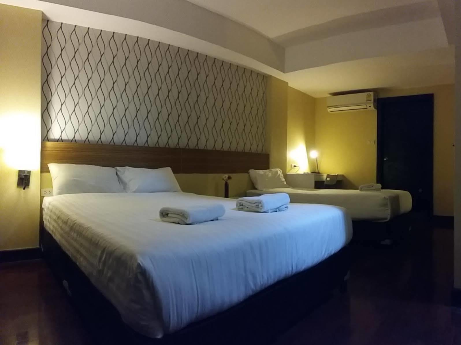 Snooze Hotel Thonglor Банкок Екстериор снимка