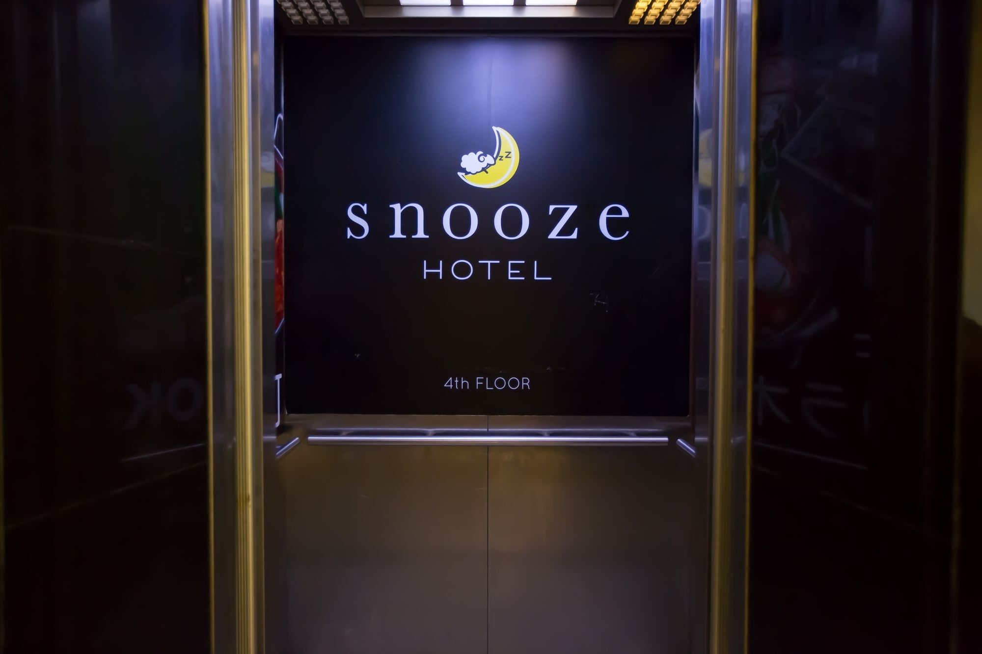 Snooze Hotel Thonglor Банкок Екстериор снимка